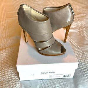 Calvin Klein platform heels 7.5